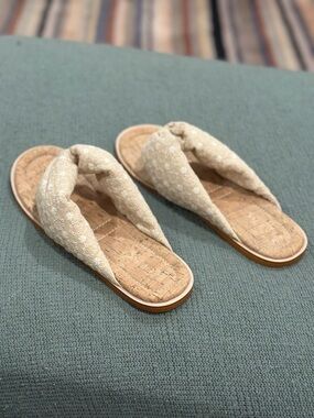 Kork-Ease Beige Embroidered Cork-Trim Thong Sandals Size 10